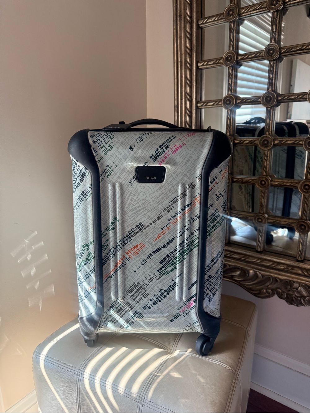 Rare Tumi Vapor International 4-Wheel Carry-On Suitcase - Abstract Print